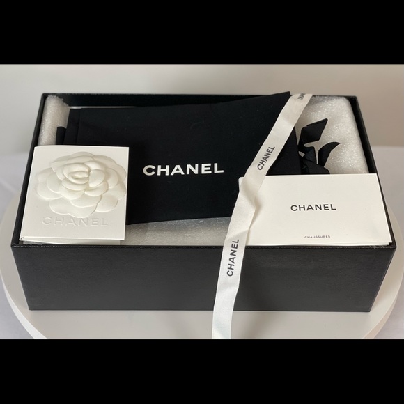 CHANEL Rare Aged Lambskin Cap Toe CC Ballerina Flats. New with tags, never worn. - Picture 15 of 15